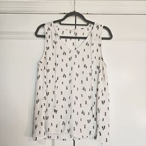 Maurices White Pineapple Sleeveless Blouse Size Medium